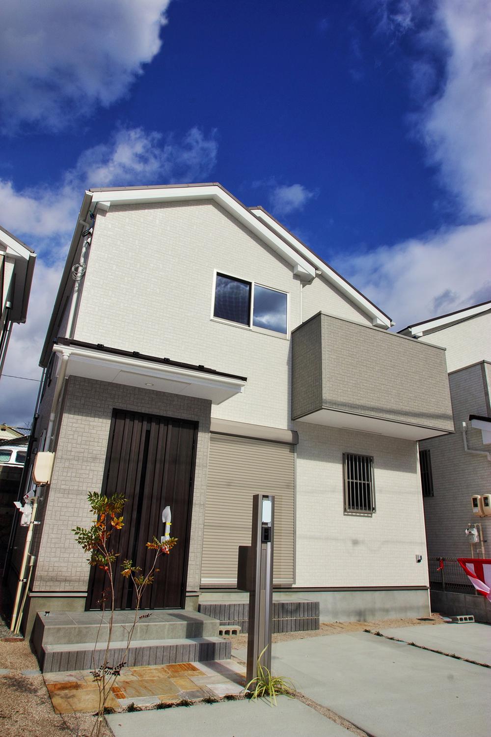 Local appearance photo. Local (11 May 2013) Shooting