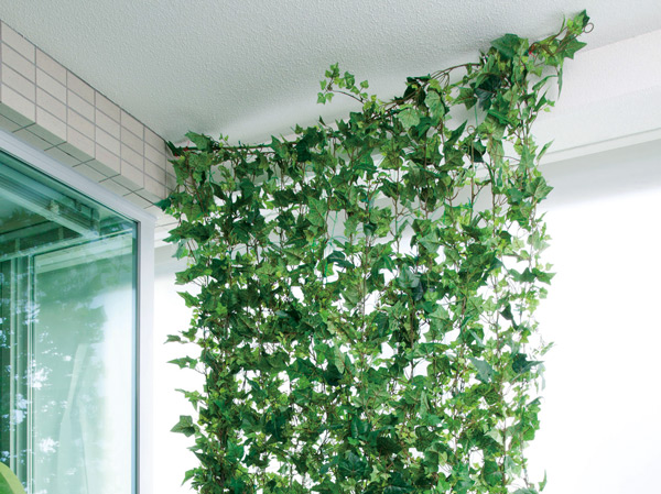 balcony ・ terrace ・ Private garden.  [Set up a hook to put the green curtain] Soften the sunshine of summer, To reduce the temperature rise in the room "green curtain". The top and handrail of the balcony, Install the mounting hook. (Installation of only mounting hook)