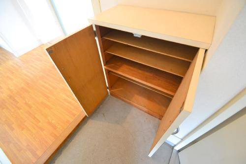 Entrance. There cupboard