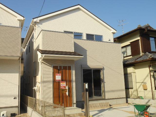 Local appearance photo. Local (11 May 2013) Shooting