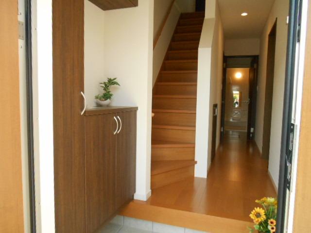 Entrance. Local (11 May 2013) Shooting