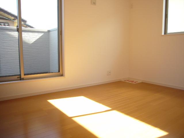 Same specifications photos (Other introspection). Same specifications