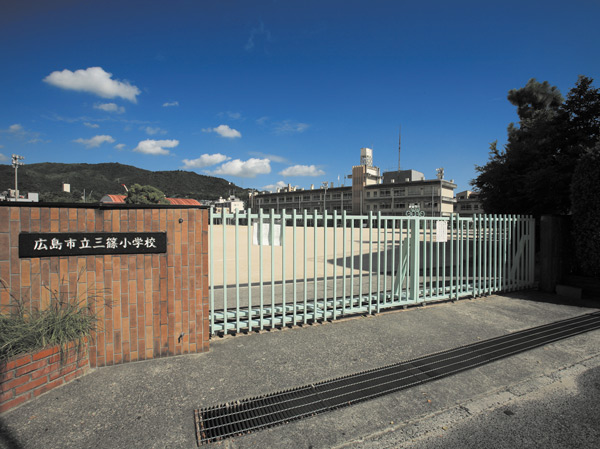 Surrounding environment. Hiroshima Municipal Misasa elementary school (about 490m / 7-minute walk)