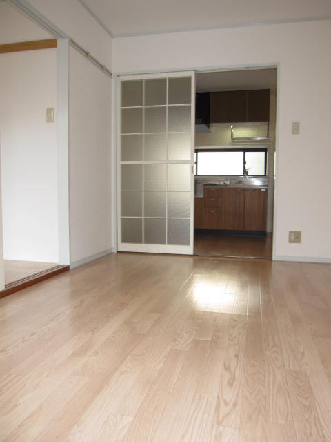Living and room. ☆ Is decorated already room. Is beautiful.