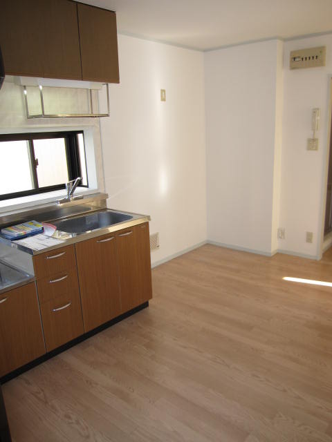 Kitchen. ☆ refrigerator ・ There cupboard space ☆