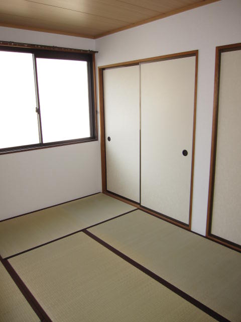 Living and room. ☆ It housed a large number. Yokomadoyu! Bright is ☆