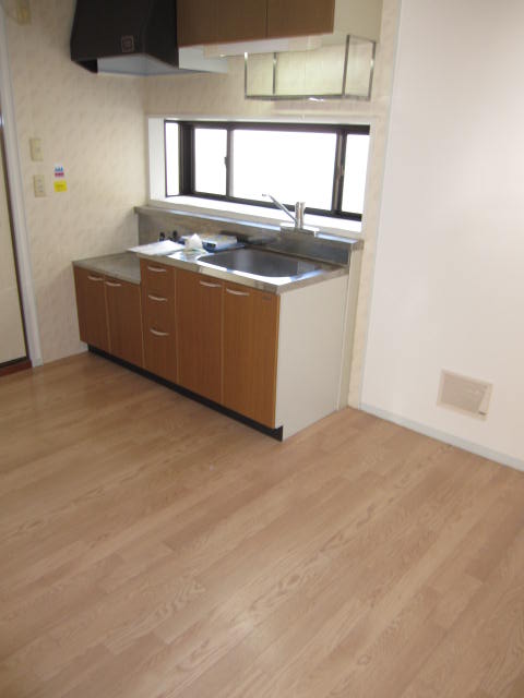 Living and room. ☆ Kitchen window. It is very bright. It is not need lighting during the day ☆