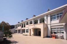 kindergarten ・ Nursery. Koi green kindergarten (kindergarten ・ 146m to the nursery)