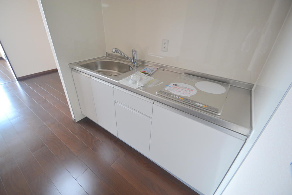 Kitchen. Same manufacturer construction Property