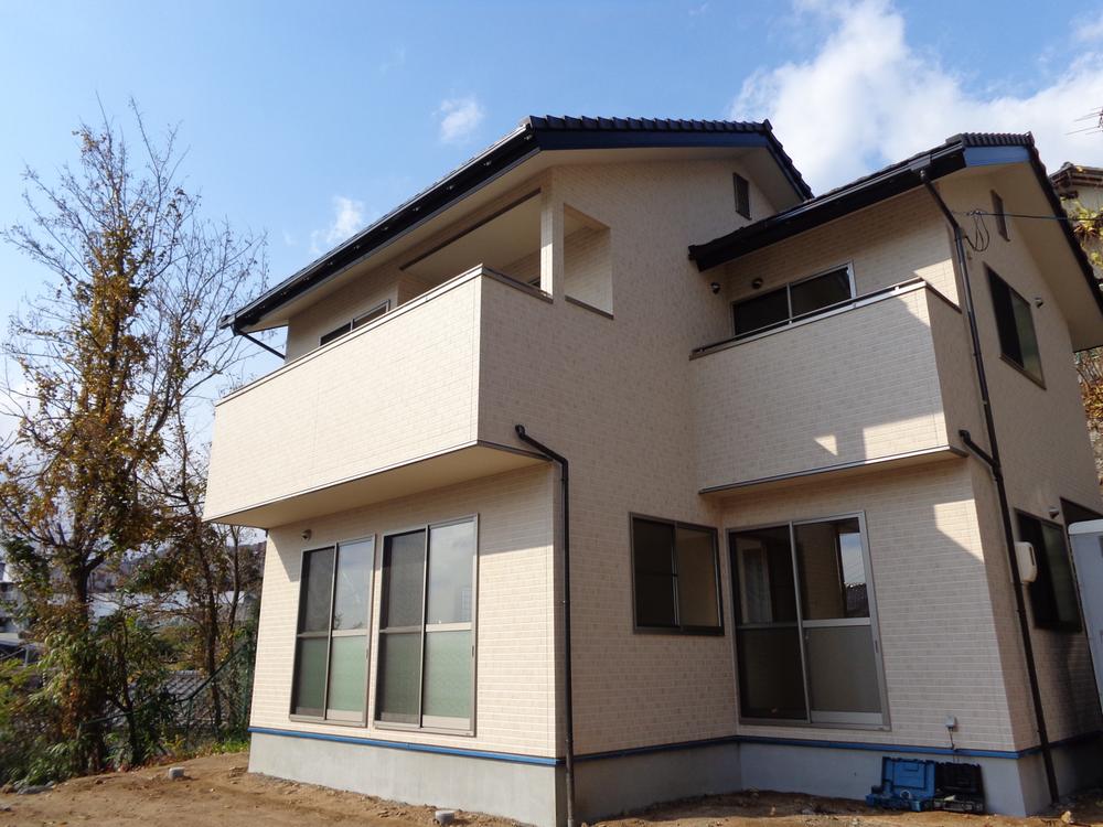 Local appearance photo. South-facing veranda Sunshine is plenty. 