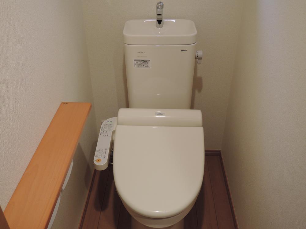 Toilet. Indoor (11 May 2013) Shooting