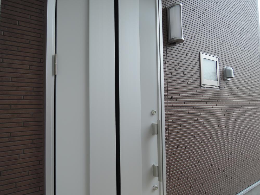 Entrance. Local (11 May 2013) Shooting