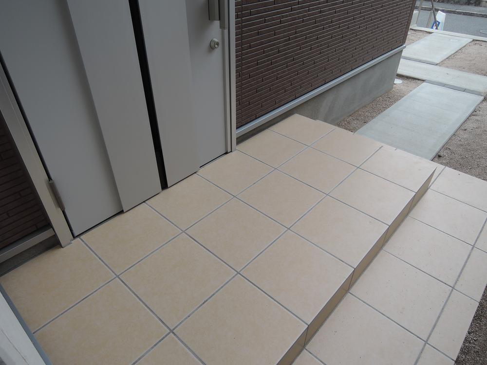 Entrance. Local (11 May 2013) Shooting