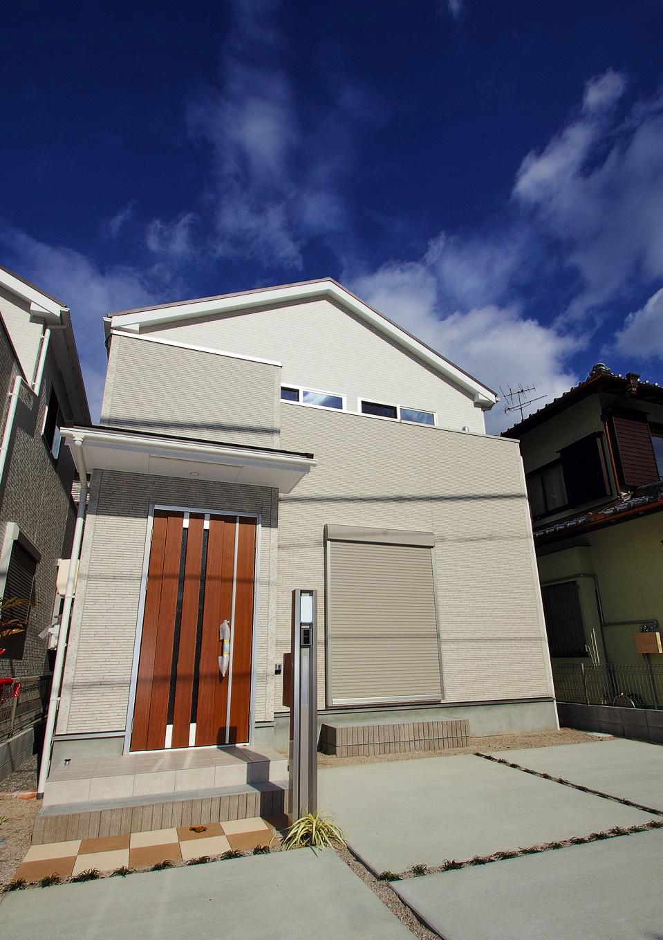 Local appearance photo. Local (11 May 2013) Shooting