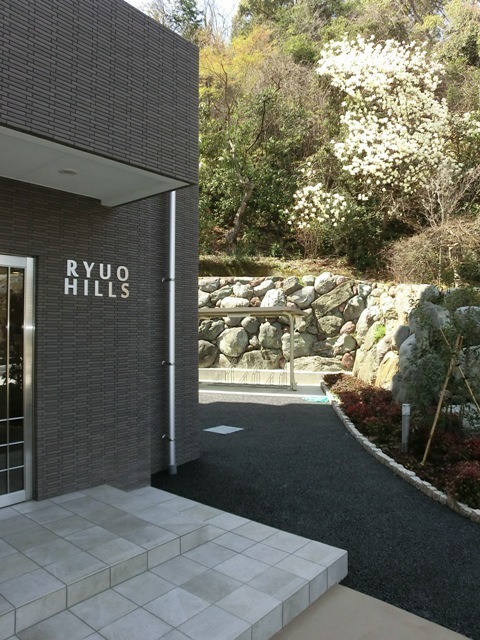 Building appearance. entrance ・ Planting