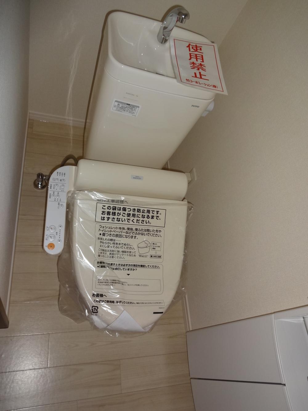 Toilet. Indoor (12 May 2013) Shooting