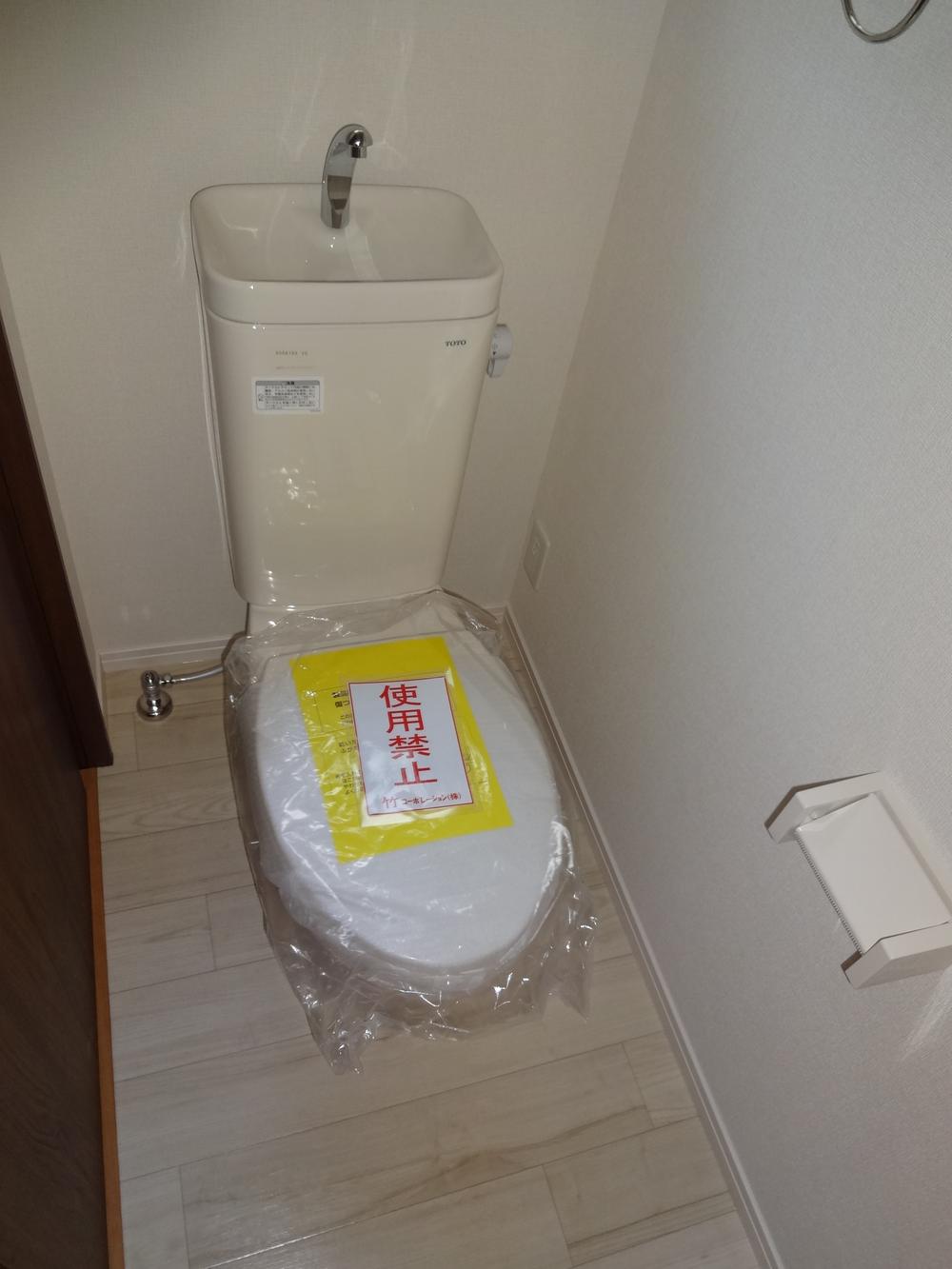 Toilet. Indoor (12 May 2013) Shooting