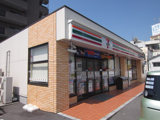 Convenience store. Seven-Eleven (convenience store) to 400m
