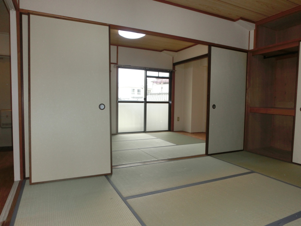 Living and room. Japanese-style room 2