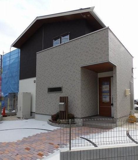 Local appearance photo. There are two single car space