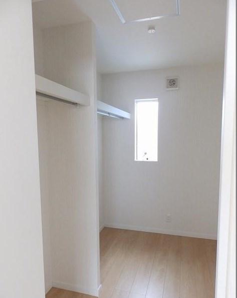 Receipt. You can use a wide room with plenty of storage