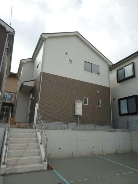 Local appearance photo. November 14 shooting