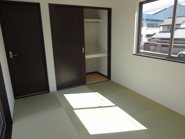 Non-living room. You can futon also storage for the Japanese-style room accommodating visitors