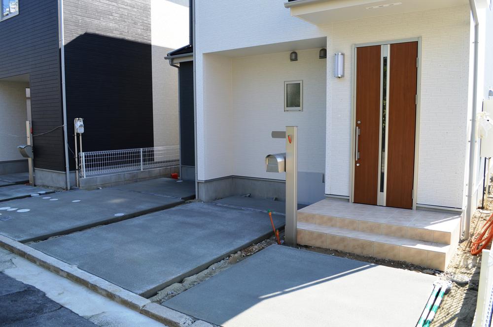 Entrance. Local (10 May 2013) Shooting