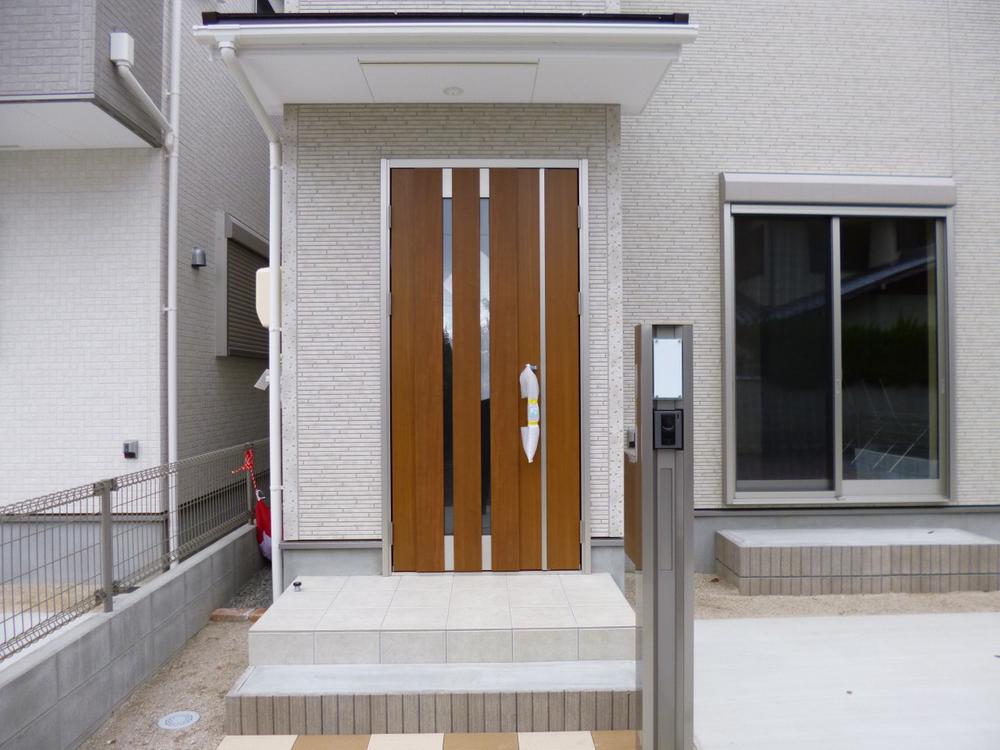 Entrance. (November 2013) Shooting