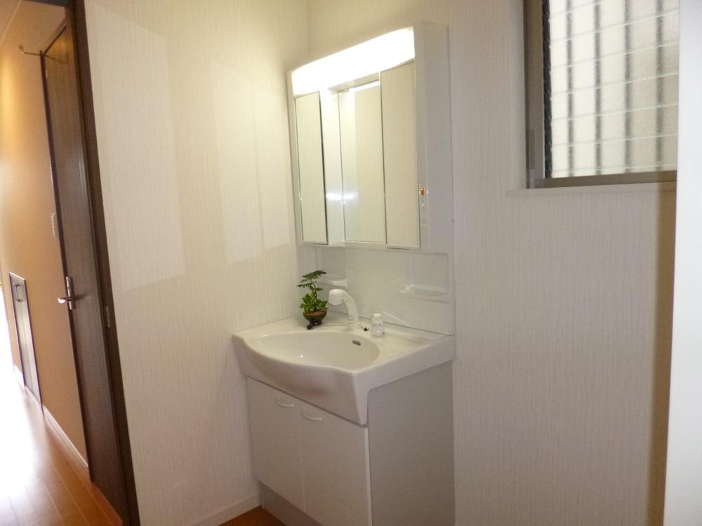 Wash basin, toilet. (November 2013) Shooting