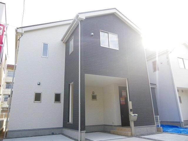 Local appearance photo. Local (11 May 2013) Shooting