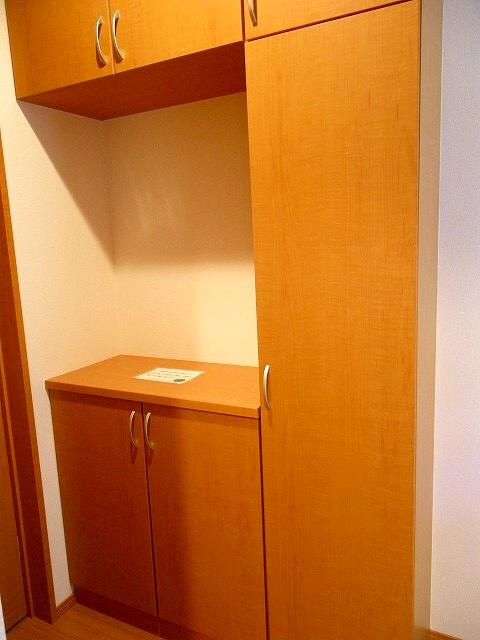 Entrance. Local (11 May 2013) Shooting