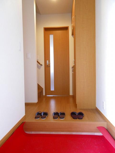 Entrance. Local (11 May 2013) Shooting