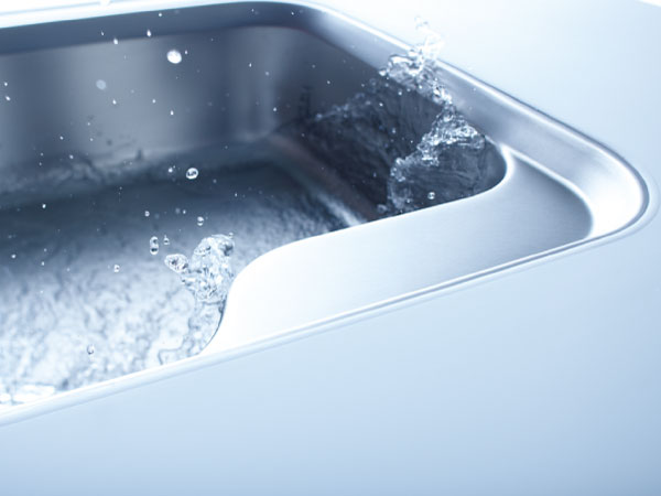 Kitchen.  [Gap-less sink] Eliminating the seam of cleaning dirt tends to collect even though the counter, By suppressing the occurrence of stain, Sink of care is now easier to.