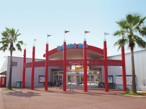 Surrounding environment. About 7 minutes in the marina hop (car / About 4300m) Outlet Mall. Do not miss the popular play equipment and attractions to children.