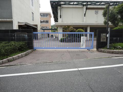 Junior high school. Koinaka 1686m to school