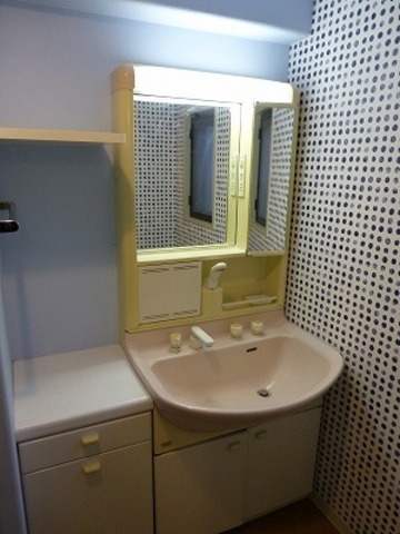 Washroom.  ☆ Separate vanity ☆