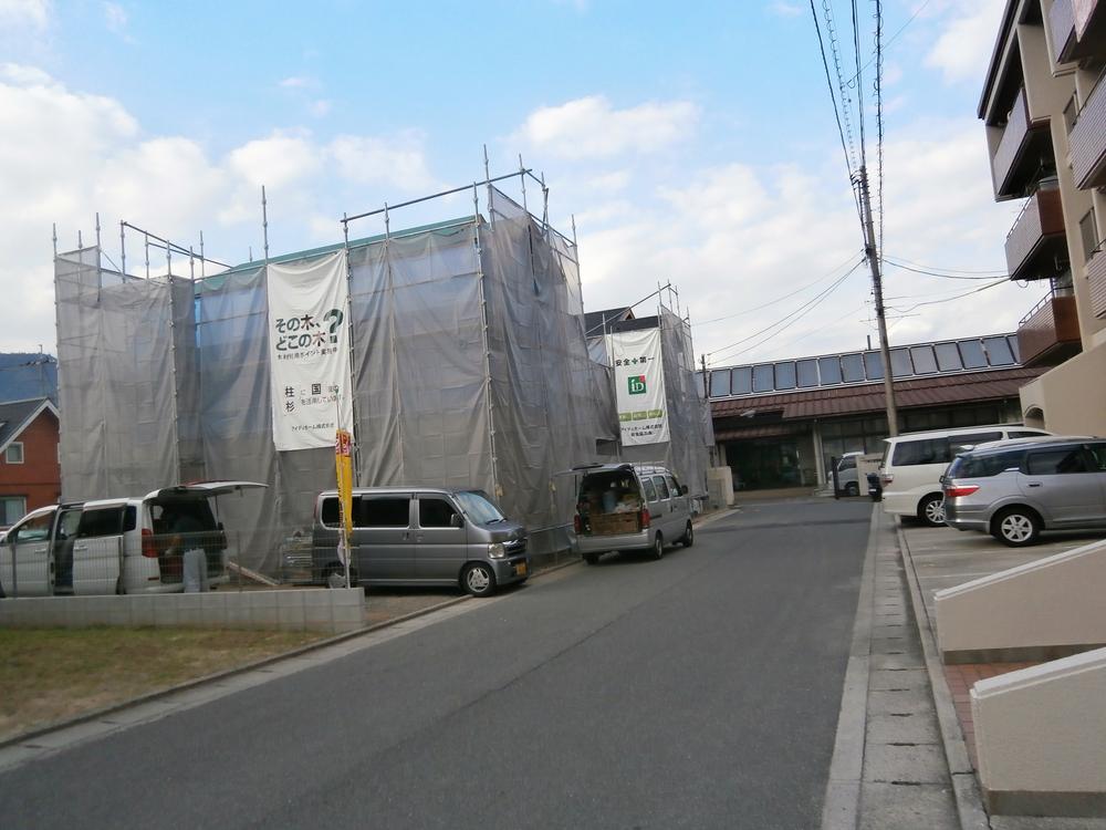 Local photos, including front road. Local (11 May 2013) Shooting