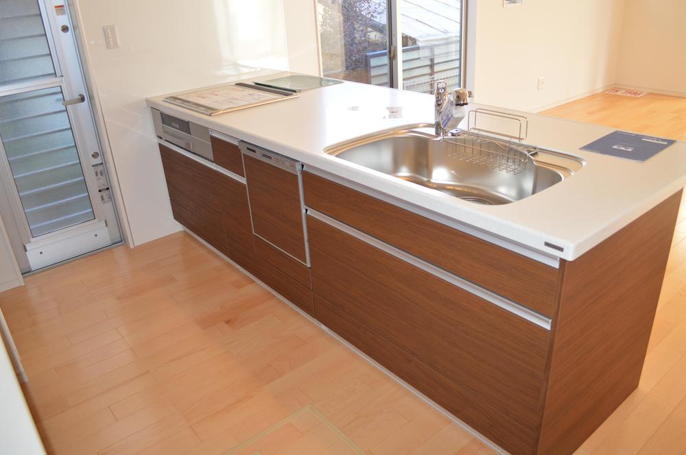 Kitchen. Indoor (11 May 2013) Shooting