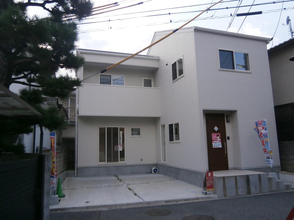 Local appearance photo. Local (11 May 2013) Shooting