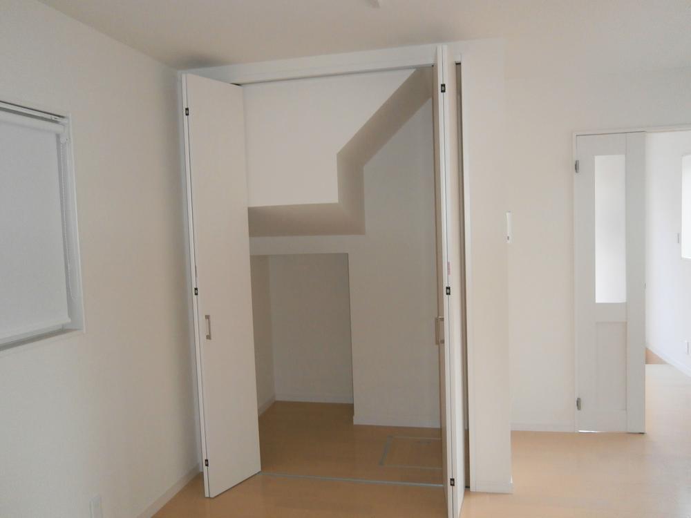 Non-living room. Indoor (11 May 2013) Shooting