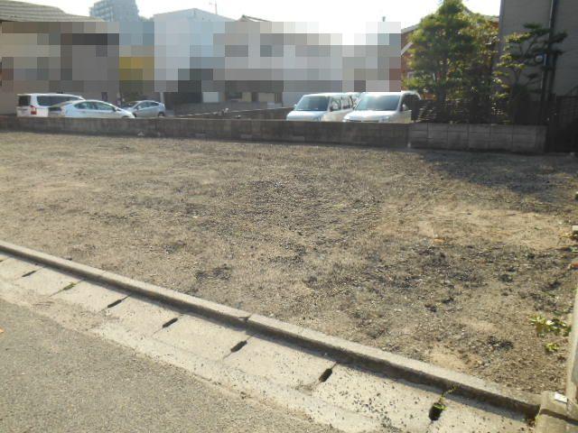 Local photos, including front road. Local (September 2013) Shooting Construction planned site (two buildings)