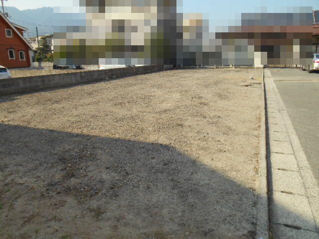 Local photos, including front road. Local (September 2013) Shooting Construction planned site (two buildings)