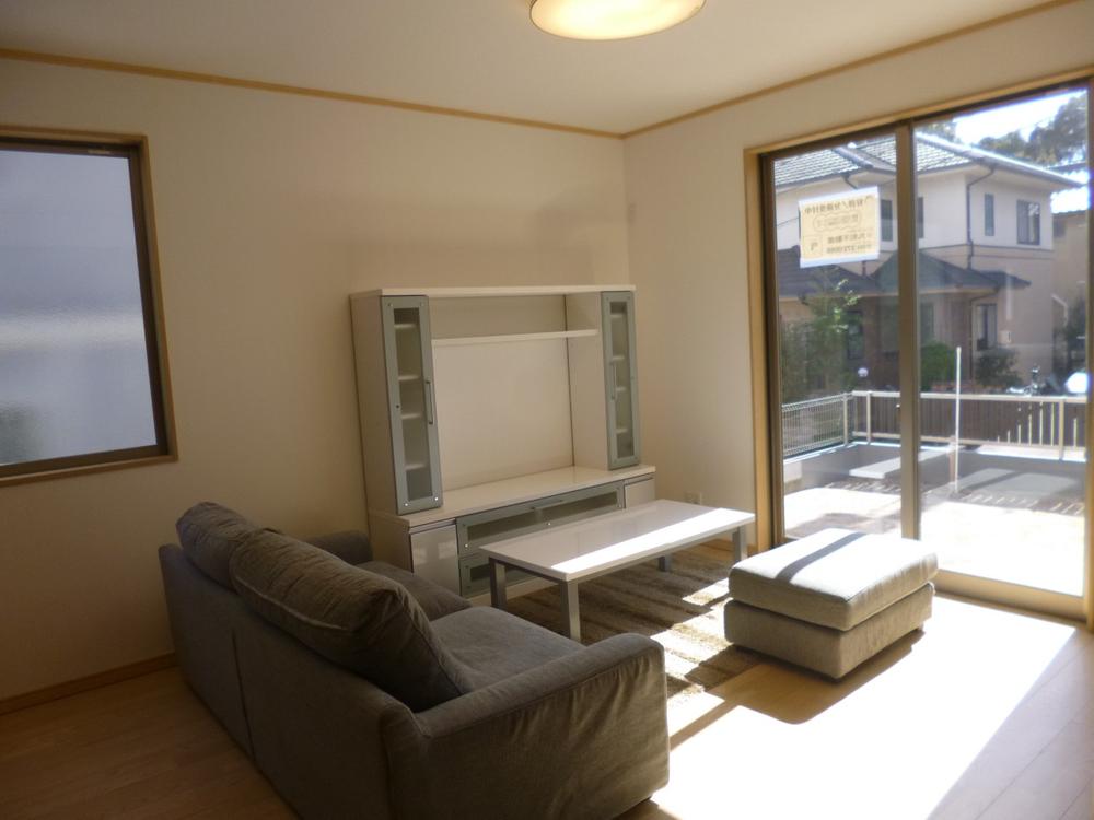 Living. (October 2013) Shooting