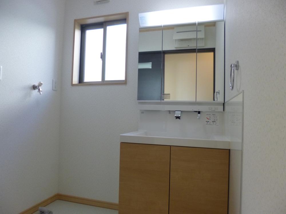 Wash basin, toilet. (October 2013) Shooting