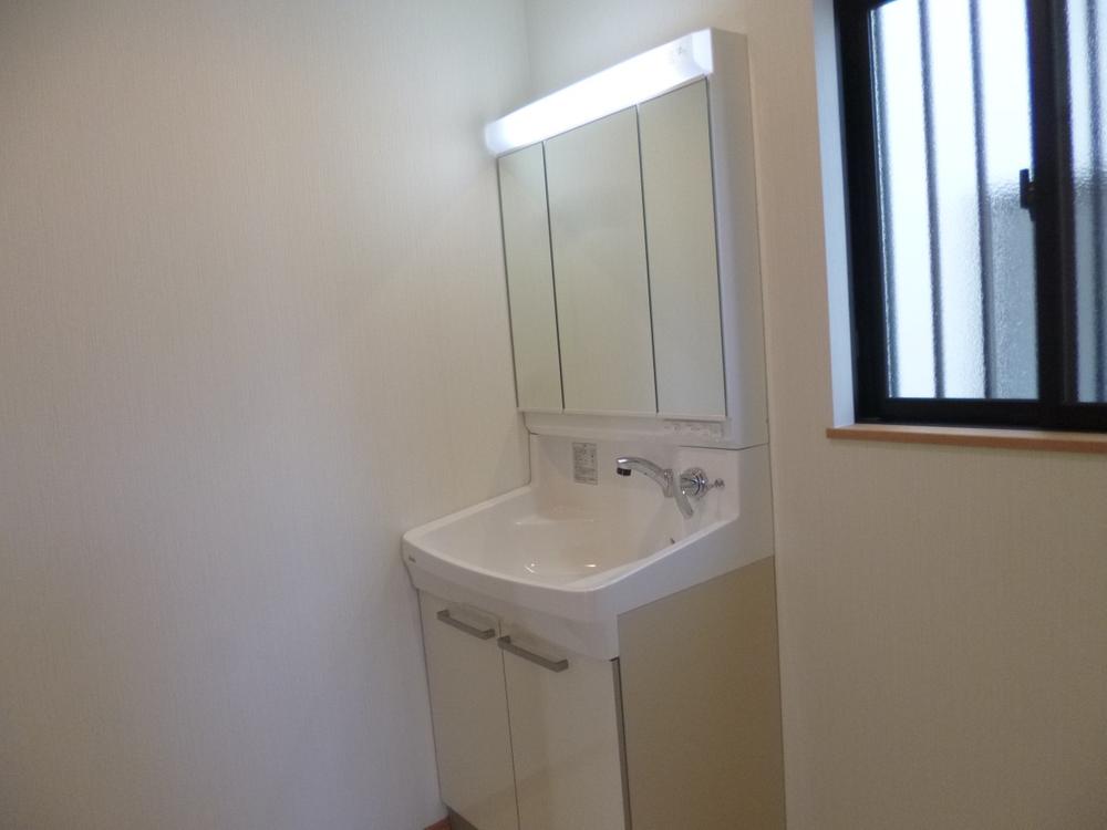 Wash basin, toilet. (October 2013) Shooting