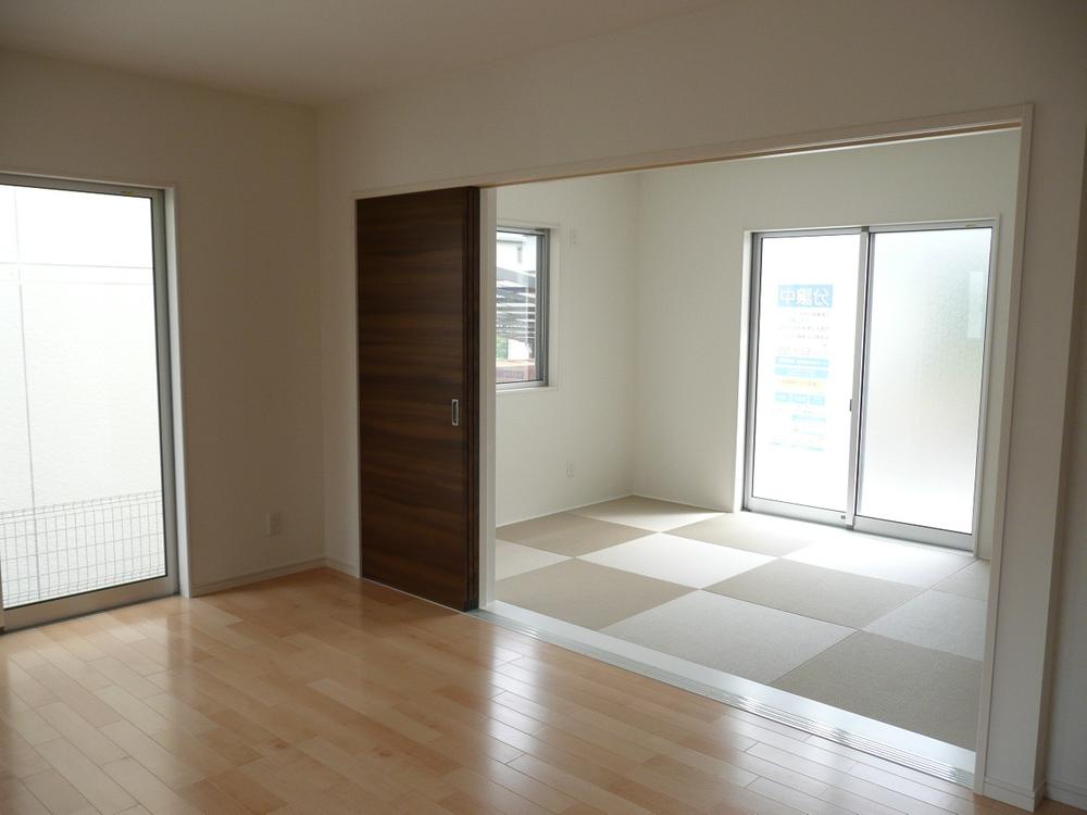 Living. (June 2012) shooting