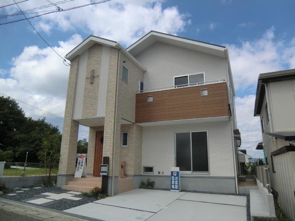 Local appearance photo. Local (June 2012) shooting