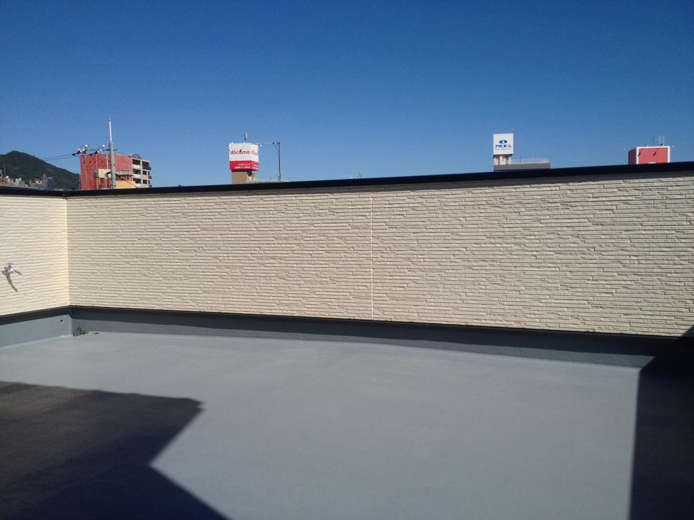 Balcony. Spacious roof balcony