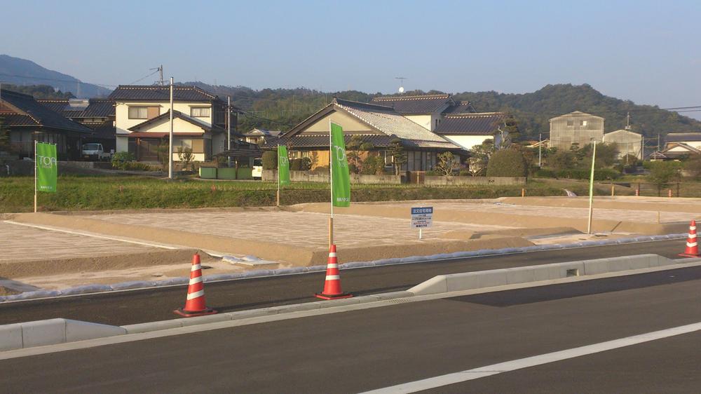 Local photos, including front road. Local (10 May 2013) Shooting